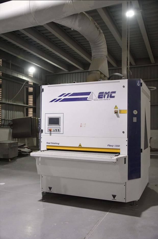 Dust-free wood finishing and coating machine